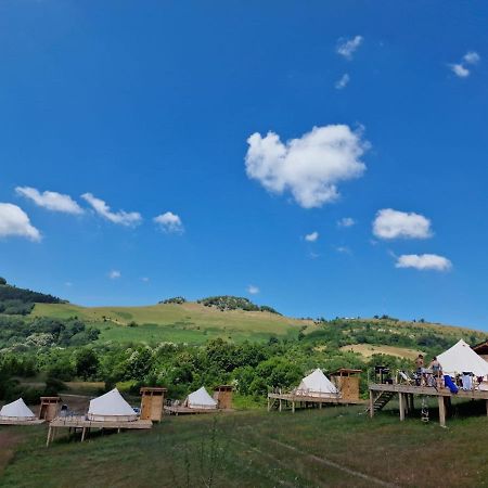 فندق The Hunters Glamping Ciudanovita المظهر الخارجي الصورة