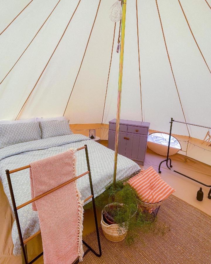 فندق The Hunters Glamping Ciudanovita المظهر الخارجي الصورة