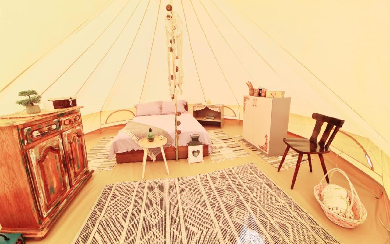 فندق The Hunters Glamping Ciudanovita المظهر الخارجي الصورة