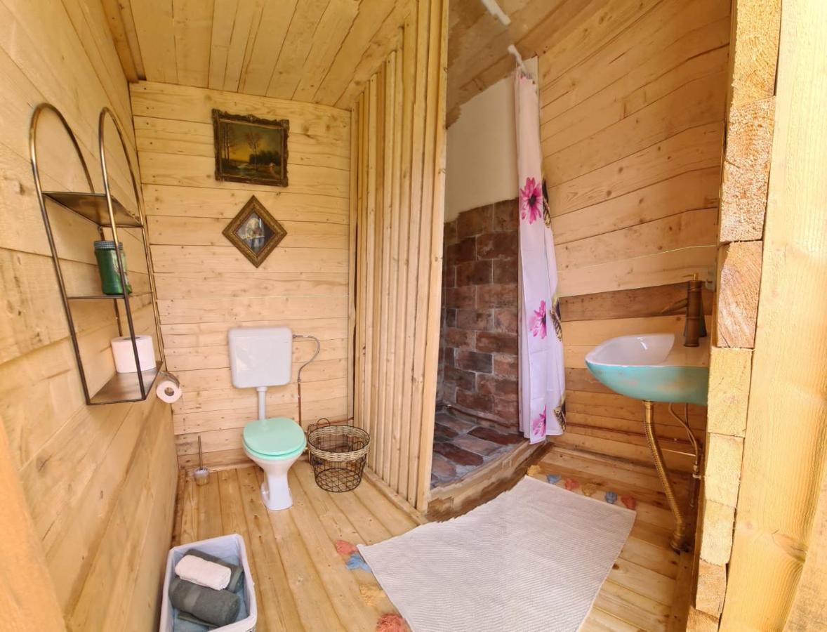 فندق The Hunters Glamping Ciudanovita المظهر الخارجي الصورة