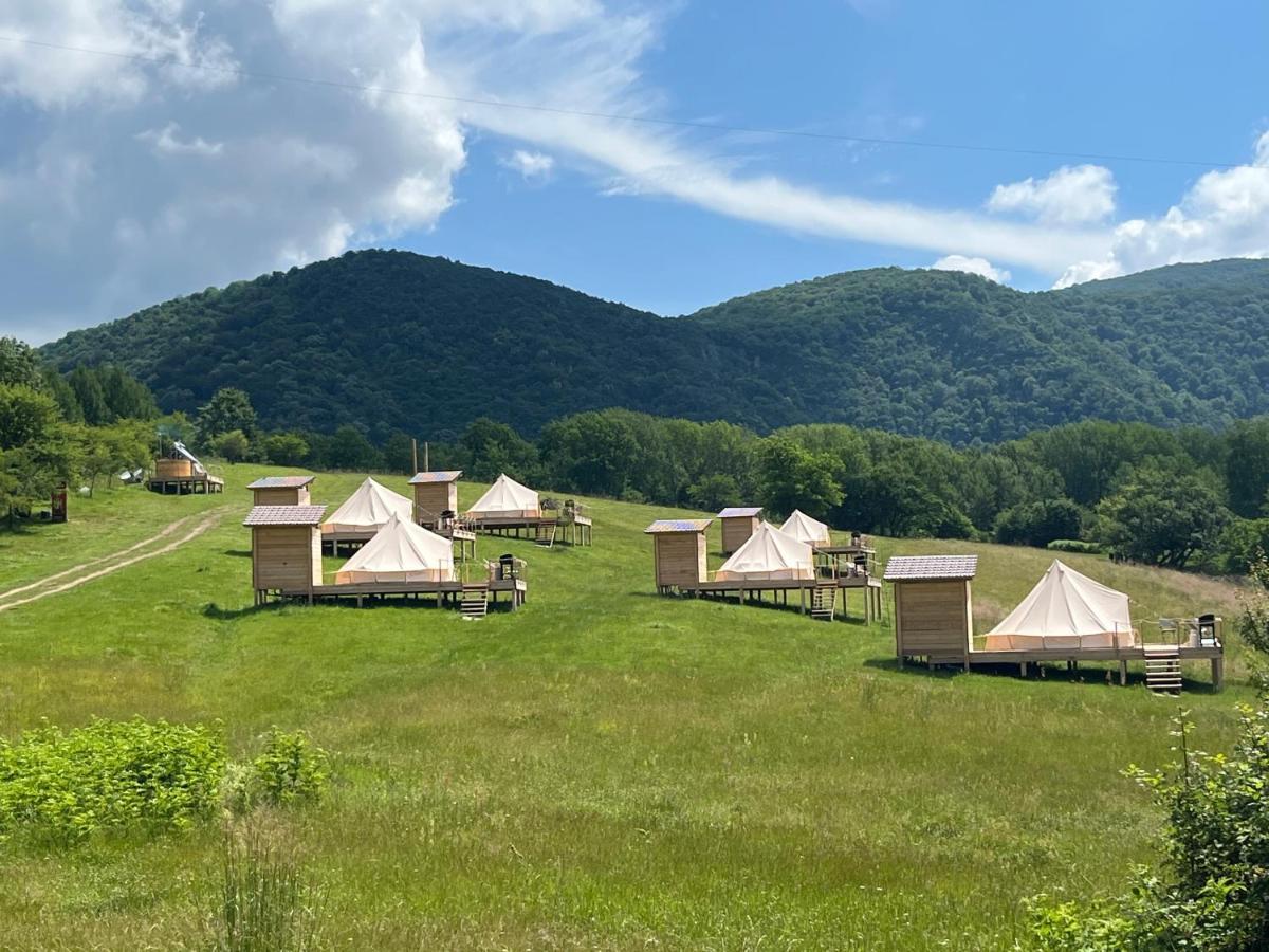 فندق The Hunters Glamping Ciudanovita المظهر الخارجي الصورة