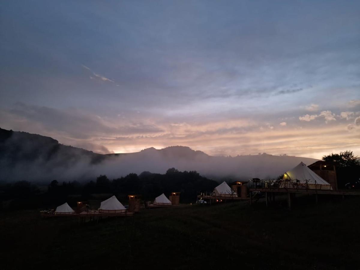 فندق The Hunters Glamping Ciudanovita المظهر الخارجي الصورة