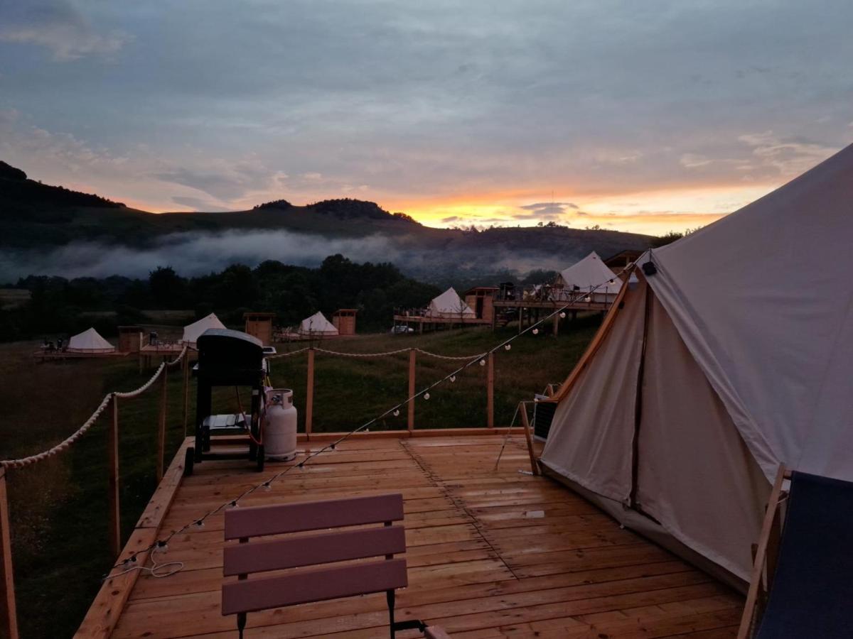 فندق The Hunters Glamping Ciudanovita المظهر الخارجي الصورة
