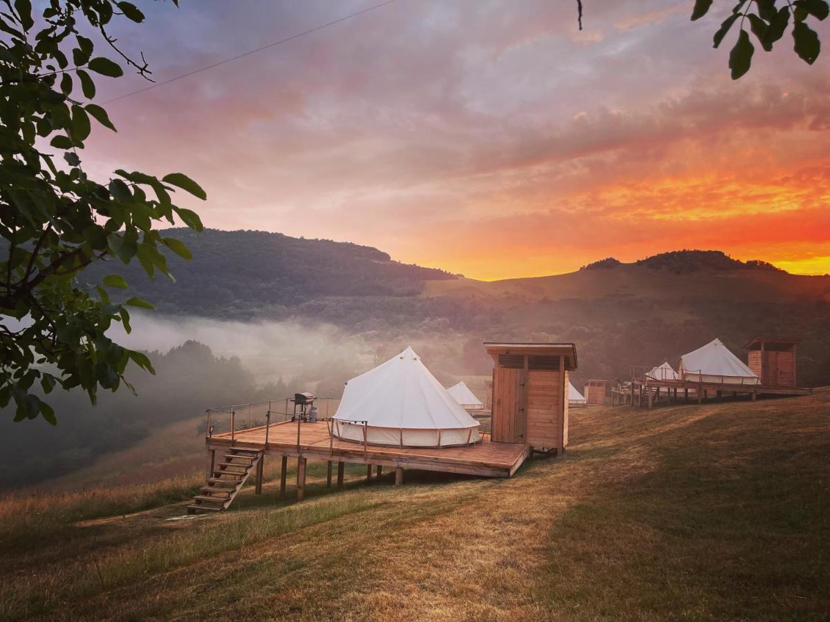 فندق The Hunters Glamping Ciudanovita المظهر الخارجي الصورة