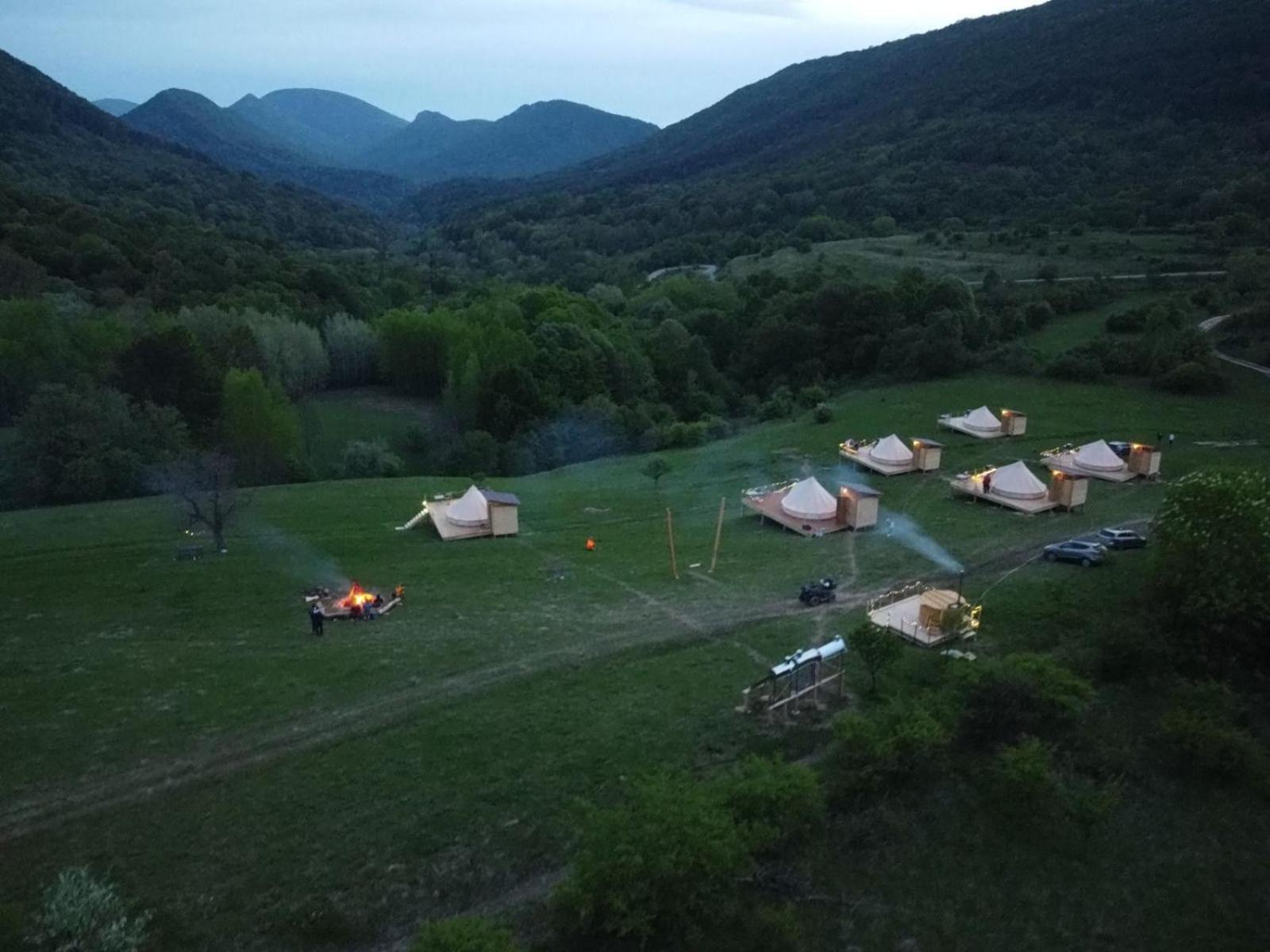 فندق The Hunters Glamping Ciudanovita المظهر الخارجي الصورة